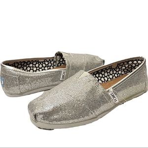 TOMS Women's Classic Glitter Canvas Silver Glitter Low Top Flat Shoes Size 6
